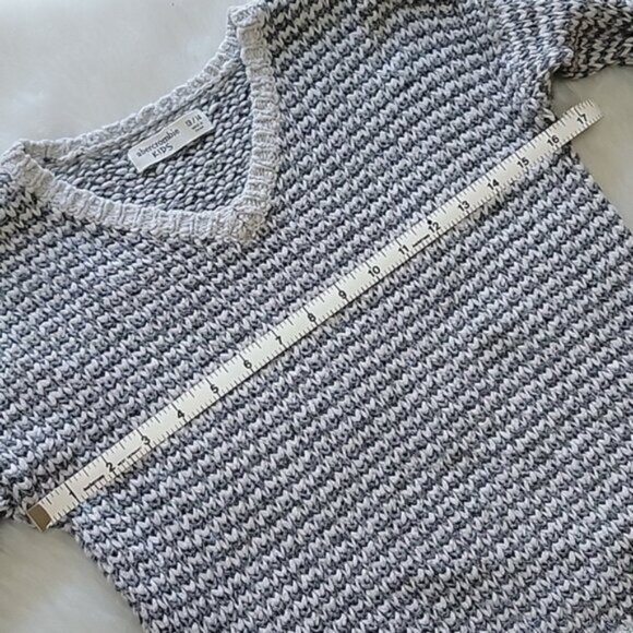 ABERCROMBIE KIDS Coquette Preppy Gray V-Neck Eyelet Ruffle Hem Knit Sweater - Picture 8 of 11